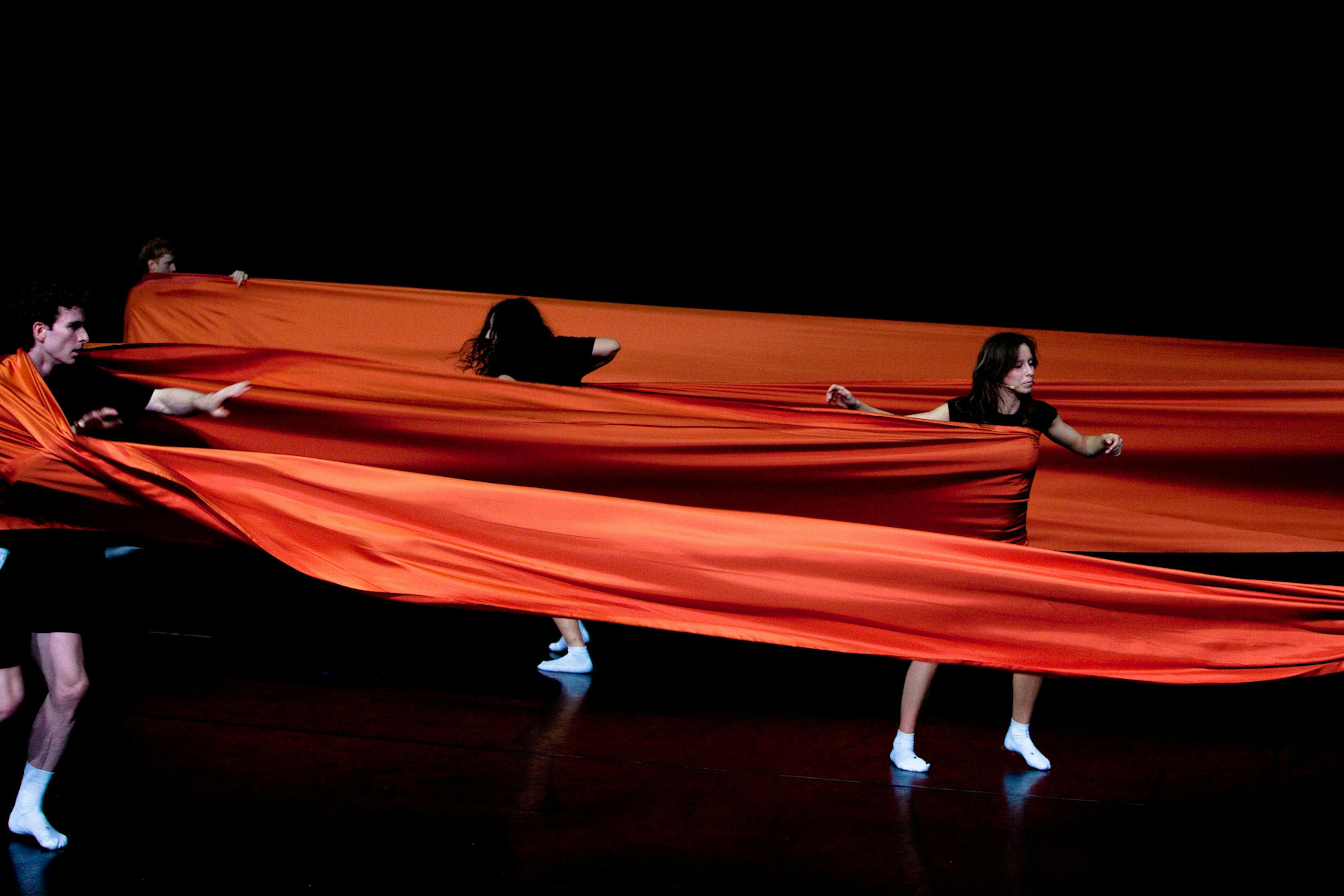 scènebeeld 'Inhale Delirium Exhale'_Miet Warlop_(c) Reinout Hiel scènebeeld 'Inhale Delirium Exhale'_Miet Warlop_(c) Reinout Hiel