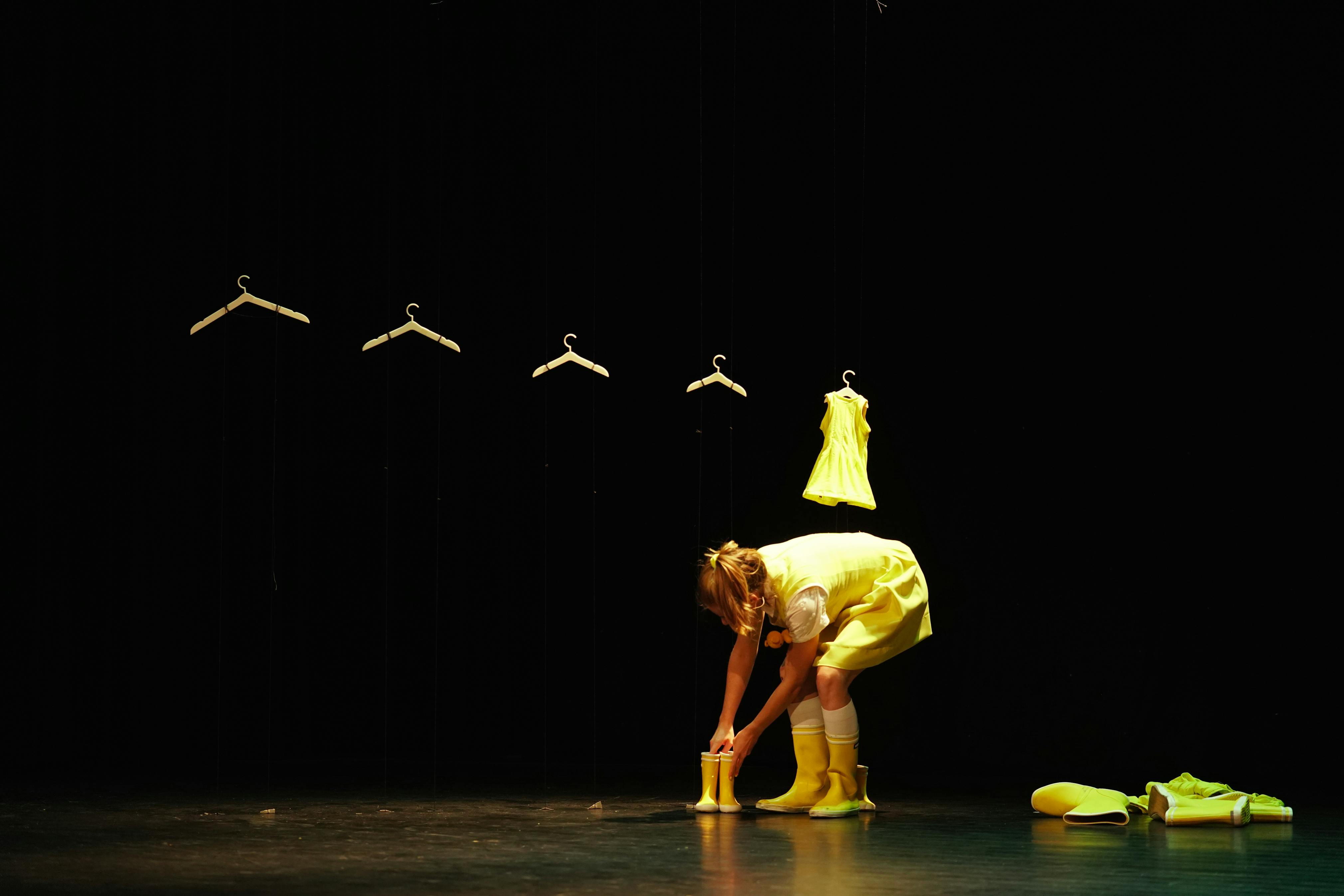 Morgen is 1 keer slapen - Klein Drama | cr: Olympe Tits Morgen is 1 keer slapen - Klein Drama | cr: Olympe Tits